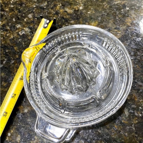 Crystal clear Glass lemon Squeezer, citrus
Juicer, extractor manual hand - Picture 5 of 9